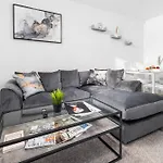 Two Bedroom Apartment - Balcony - Secure Parking - Top Rated - Underfloor Heating - 2Mc