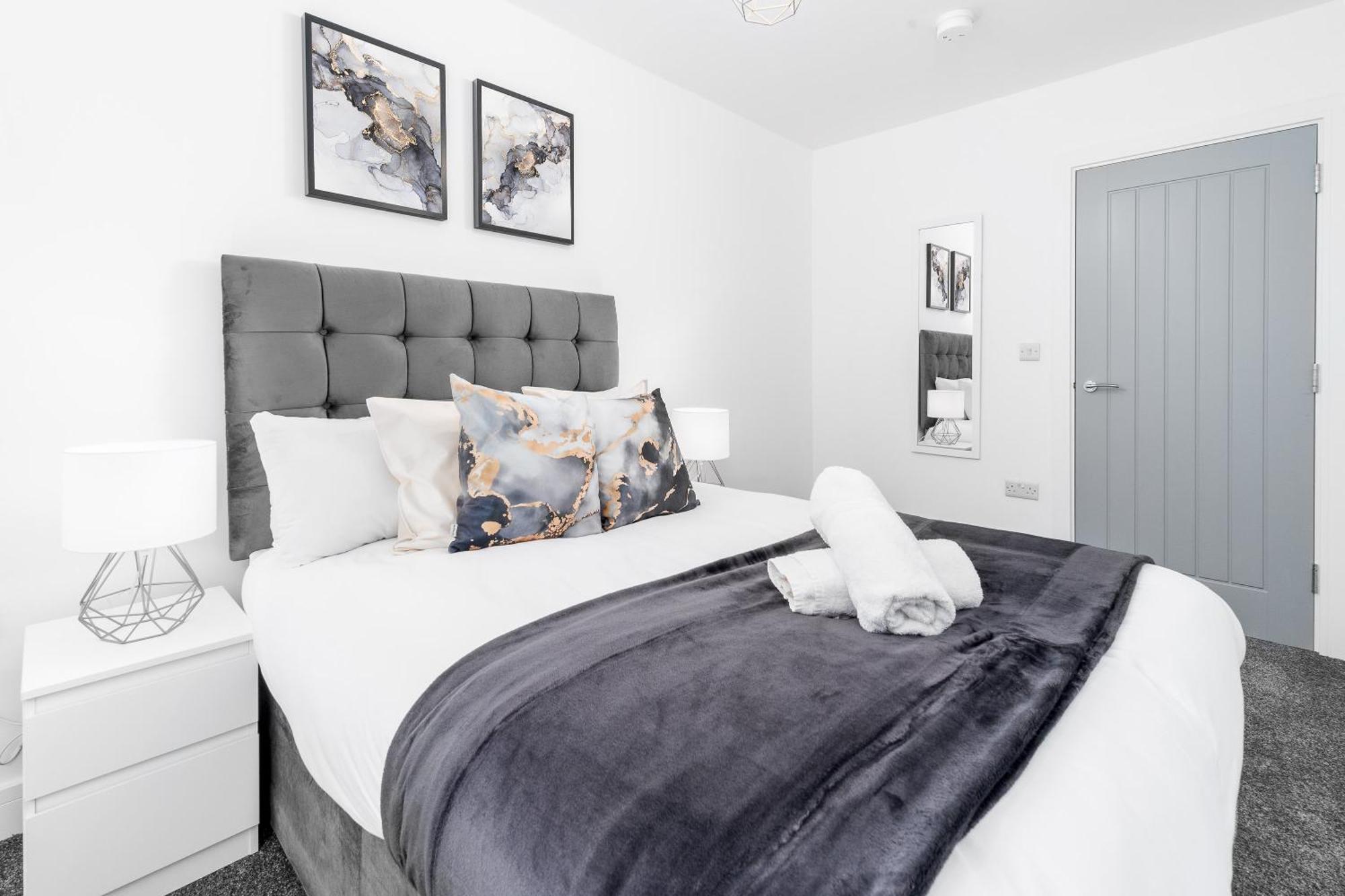 Two Bedroom - Balcony - Secure Parking - Rated - Underfloor Heating - 2mc * Birmingham