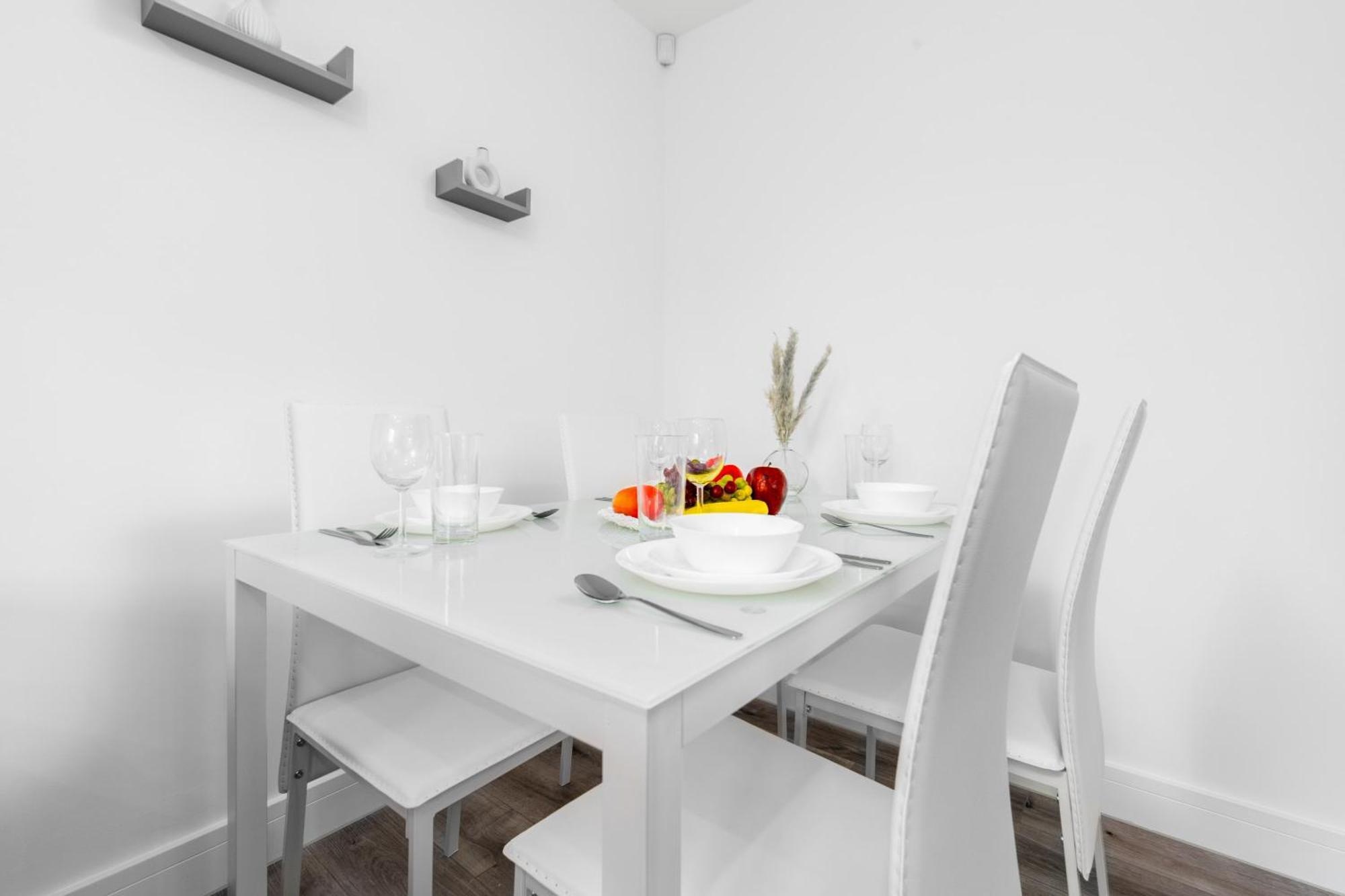 Two Bedroom - Balcony - Secure Parking - Rated - Underfloor Heating - 2mc Apartment
